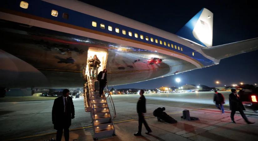 Meghibásodott az Air Force One gépe, Trumpnak vissza kellett fordulnia a davosi útjáról