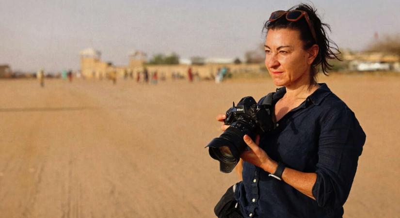 Háborús zónából a gyerek iskolai előadására – hogyan lehet egyszerre fotóriporter és anya az ember?