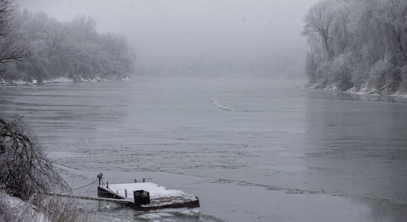 Fotóriporterünk lencséjén keresztül mutatja meg téli arcát a Tisza – fotók