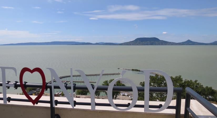 Népszava: 300 millió juthatott rokoni cégekhez a fonyódi fideszes városvezetés jóvoltából