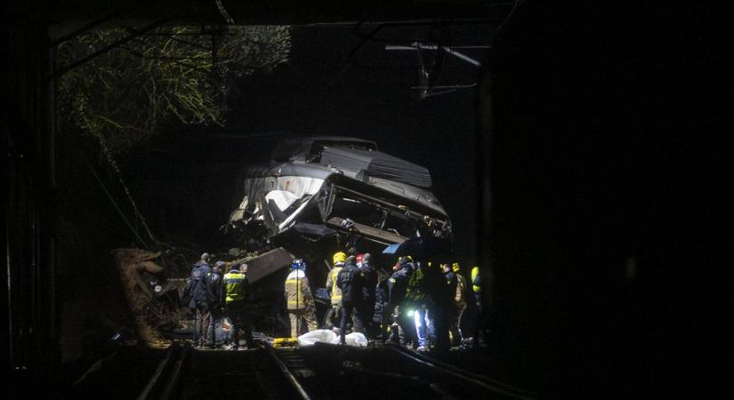 Újabb katasztrófa Spanyolországban, két vonat is kisiklott kedd este