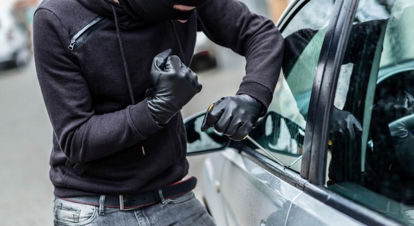 Tizenöt éves fiú kötött el egy autót, az időjárás azonban közbeszólt