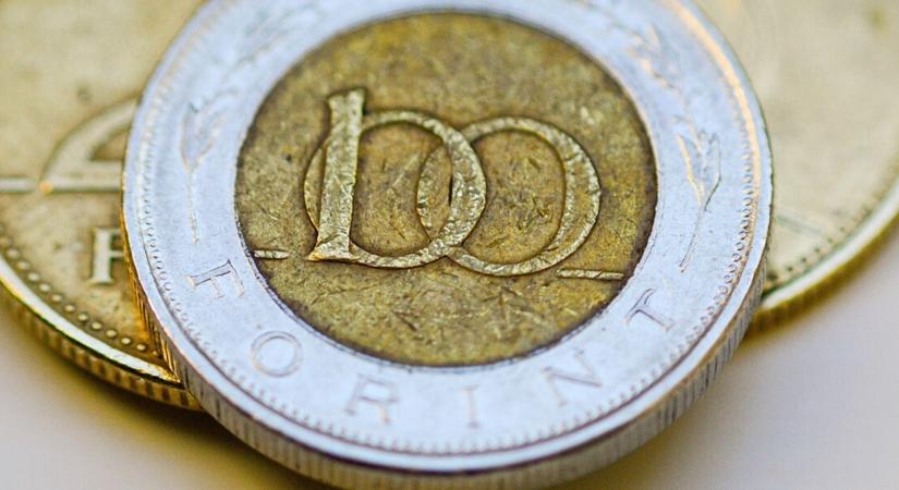 Közel a 385-ös euró: gyengüléssel indította a szerdát a forint, megugrott a dollár is