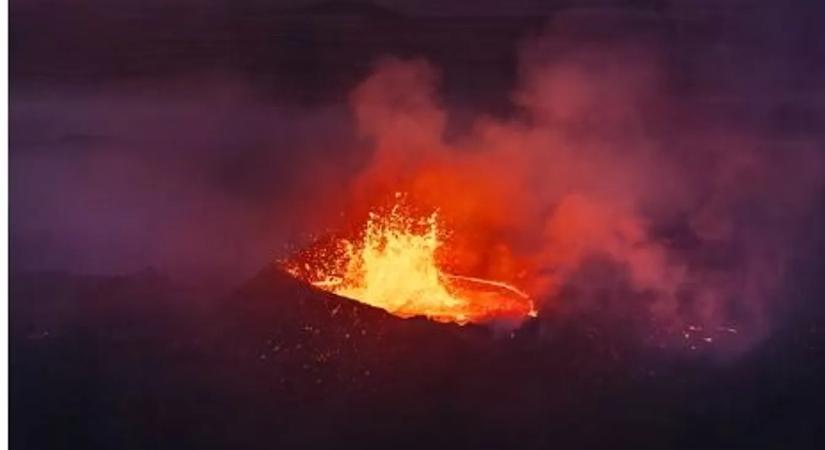 Vulkánba zuhant egy turistákat szállító helikopter