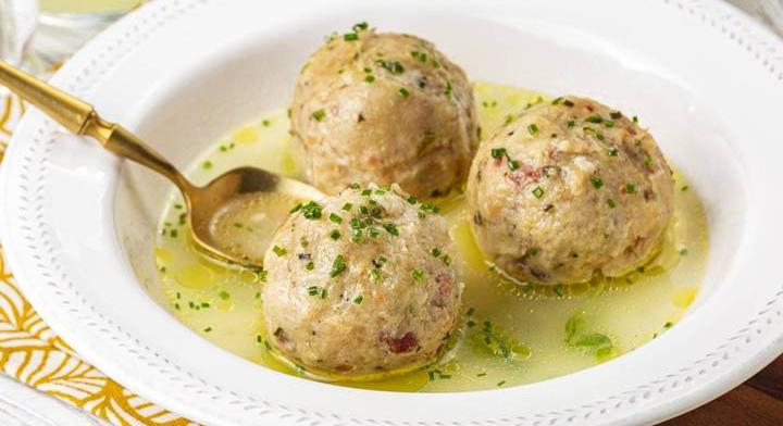 Puha zsemlegombóc német recept szerint: bacon is gazdagítja