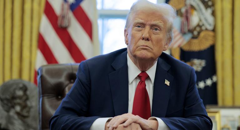 Mindenki rémülten figyeli, ahogy Trump hódító hadjáratot indít Európa perifériáján