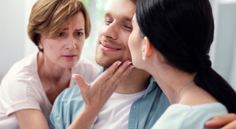 8 jel, hogy a szerelmed még nem vált le az édesanyjáról