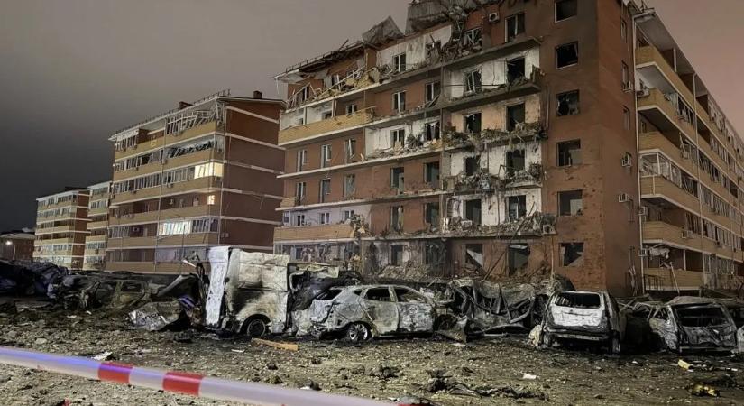 Oroszországot érte támadás, sok a sérült, kigyulladt egy olajfinomító