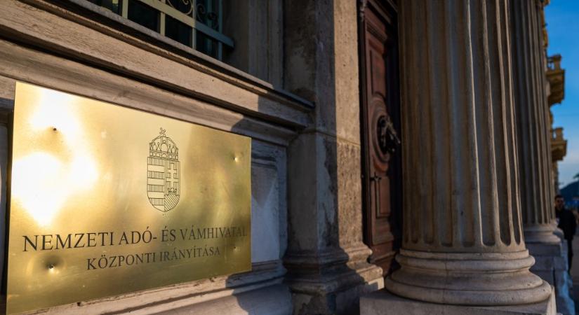 A NAV figyelmeztet: 140 ezer forintos adóvisszatérítéssel hitegetnek, azonnali fizetésre szólítanak fel az adathalászok, senki ne dőljön be