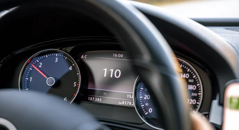 Emelkednek a sebességhatárok – Itt az új KRESZ