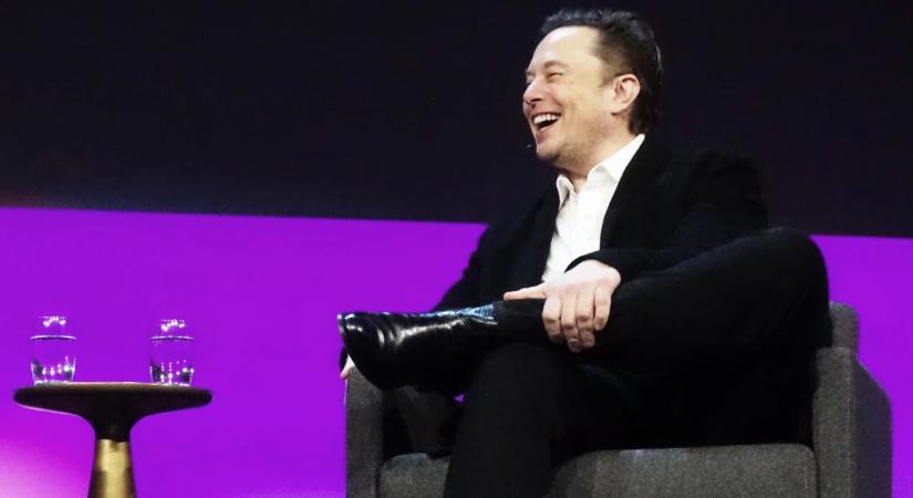 A világ leggazdagabb embere azért venné meg Európa legnagyobb fapadosát, mert annak vezetője nem akart wifit repülőire, és idiótának nevezte