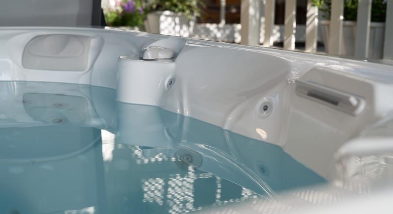 Gyógyfürdő a jakuzziból egy lépéssel