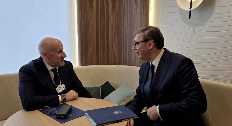 Jászai Gellért magas szintű vezetőkkel tárgyalt Davosban a digitális és védelmi együttműködések erősítéséről