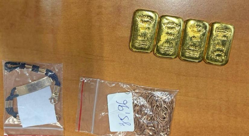 Több mint 2,7 millió hrivnya értékű aranyat foglaltak le a román határon