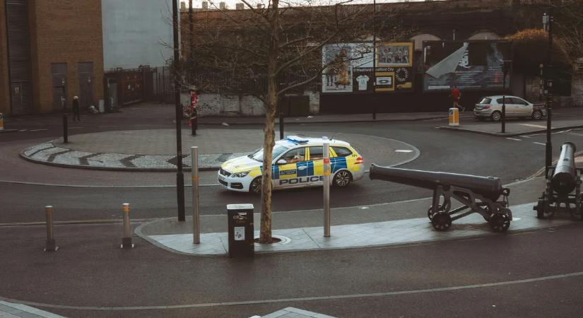 Halálra késeltek egy 15 éves fiút