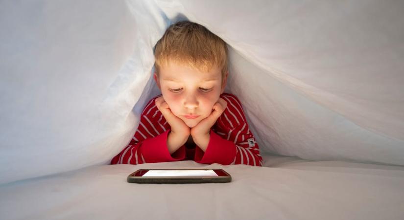 Milyen okai vannak az okostelefon-függőségnek, és milyen következményekkel járhat? Magyar kutatók keresték a válaszokat