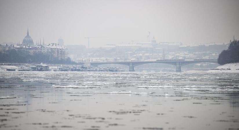 Kutató-mentők a dunai keresésről: A víz felszíne falként viselkedik, ez belső sérüléseket és szinte minden esetben eszméletvesztést okoz