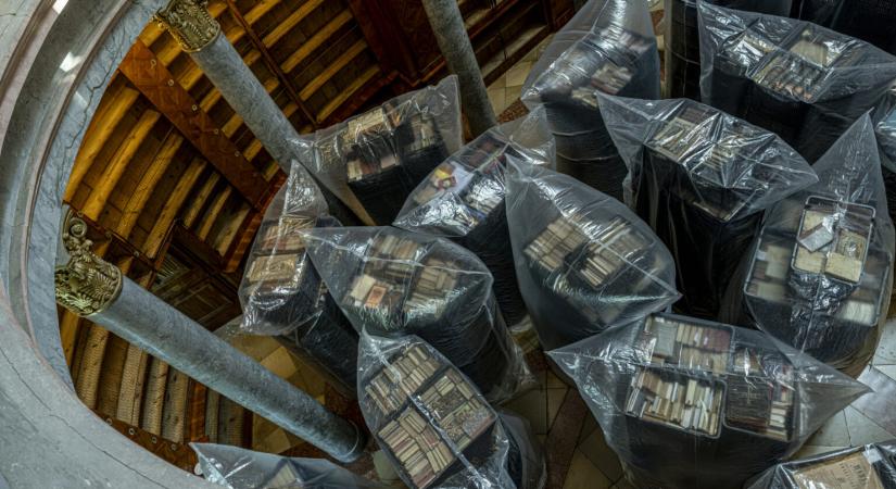 Sikerült megmenteni a Pannonhalmi Főapátság Könyvtárát a kenyérbogár-fertőzéstől