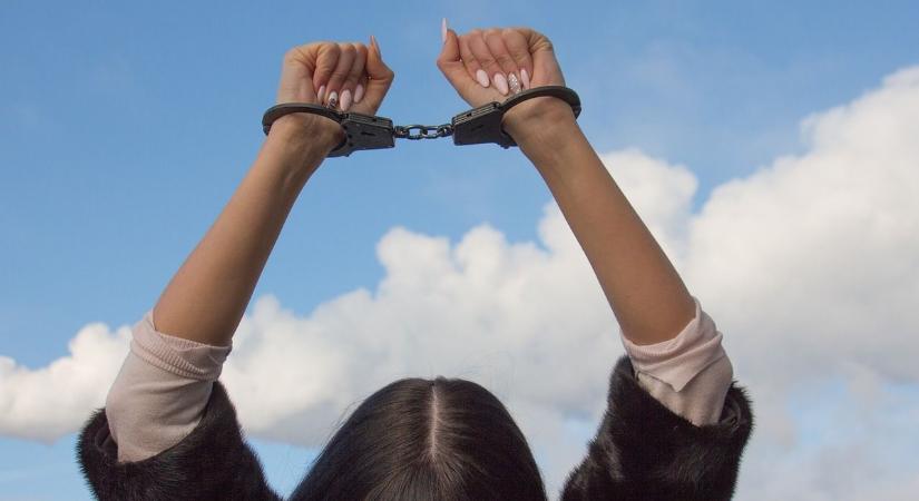 Vagyonával villogott az interneten: lebukott a drogkirálynő