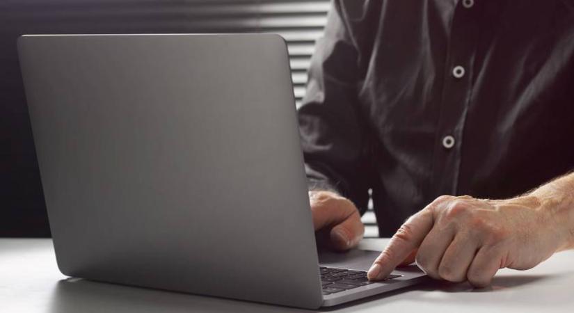 A rendőség nevében küldenek üzenetet a csalók: 10 év börtönnel fenyegetik áldozataikat