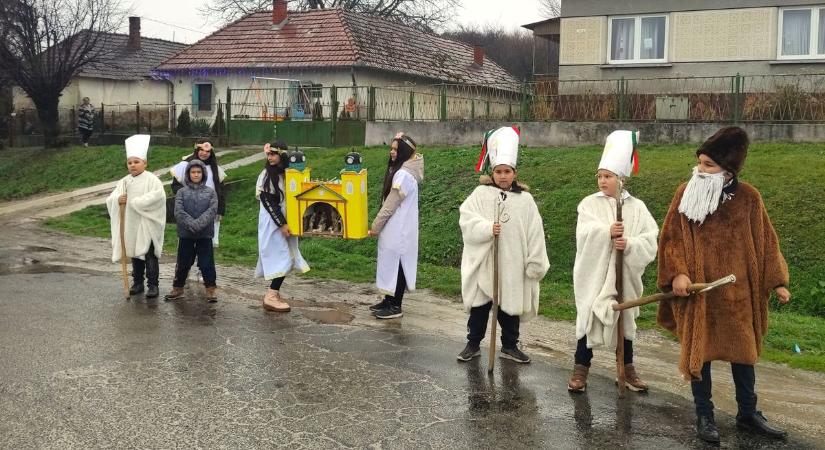 Több évtizede hangzik fel a betlehemi ének – ismerik őket Brüsszelben, s már a pápát is meglátogatták