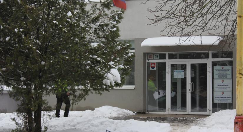 Bezárják, nem zárják, bővítik, korlátozzák? – A nagykaposi okmányiroda kálváriája