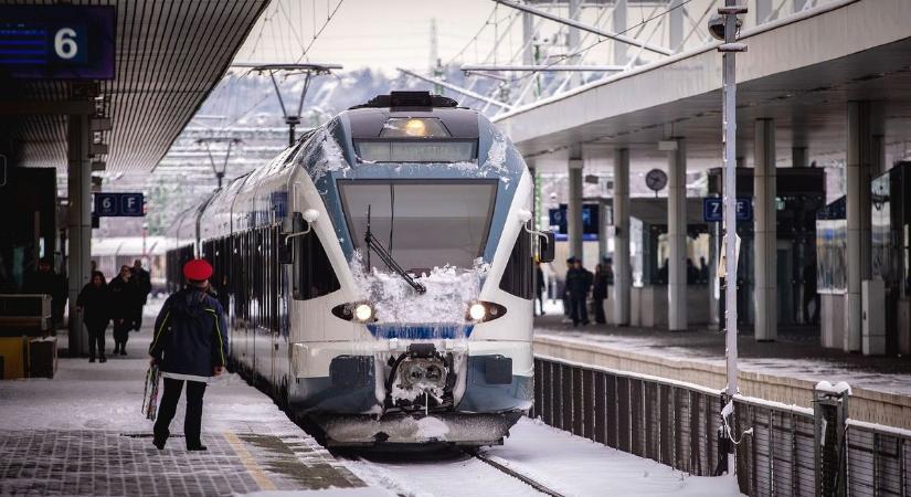 Ennyire figyelmetlenek az utasok? Több tízezer tárgy maradt a MÁV járművein