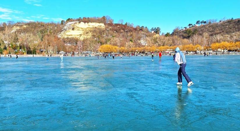 Nagy a baj a Balatonnál: 100 éve nem volt ilyen