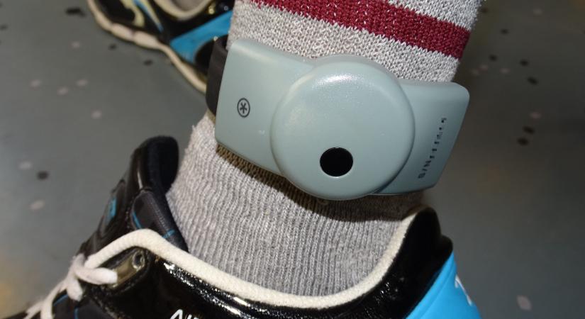 Letépte a nyomkövetőt, bilincs lett a vége: előzetesbe került az élettársát fenyegető háromszéki