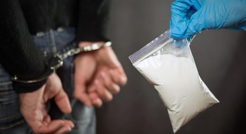 Letartóztatják a Fehérvár több pontján drogot elásó fiatalokat