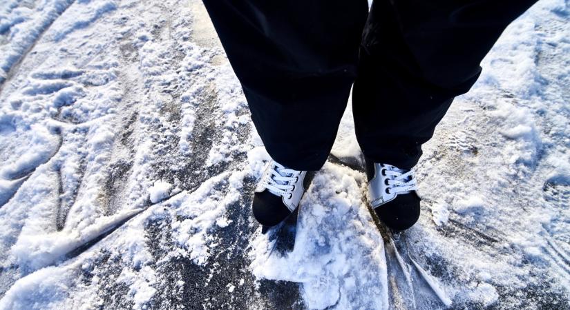 Rendkívüli hidegnek is van jó oldala: már ezen a tavon is engedélyezett a korcsolyázás