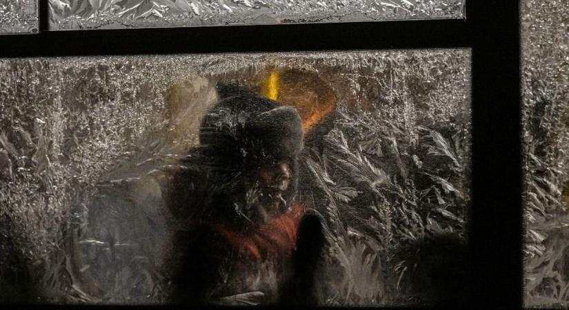 Kijevben szó szerint megfagynak az emberek, a víz kulcskérdés, ha befagynak a vezetékek, vége a városnak – már több ezer lakóépület maradt fűtés nélkül