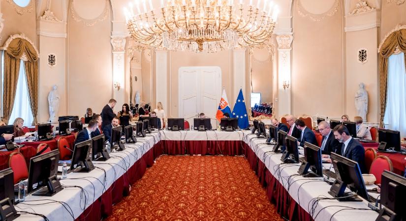 Négy pillérre épül Szlovákia új korrupcióellenes stratégiája