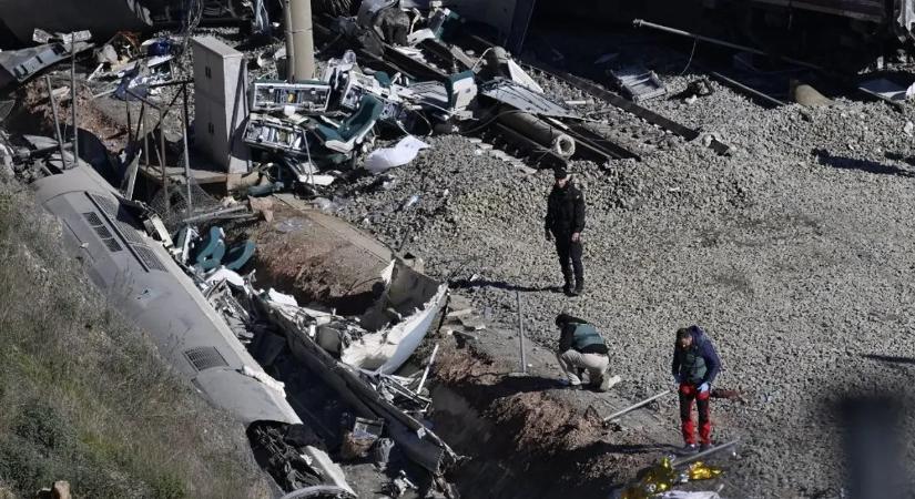 Szívszorító tragédia: egyedül a hatéves kislány élte túl a családból a spanyolországi vonatbalesetet