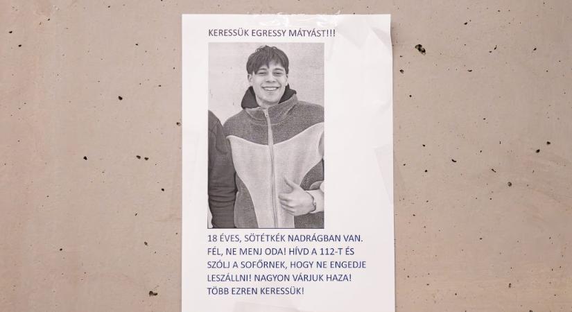 „Az emlék nem múlik el, csak csenddé válik” – búcsúzik Egressy Mátyástól a Vörösmarty Gimnázium