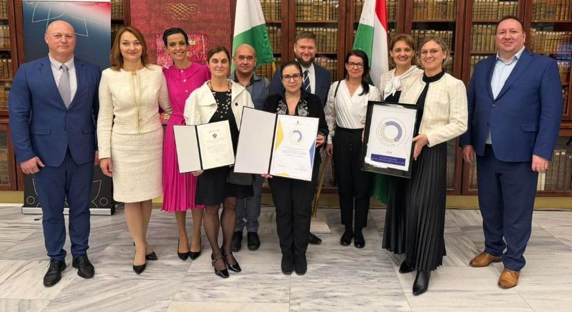 17 millió kölcsönzött könyv, növekvő olvasótábor: rangos minősítéseket kaptak a hazai könyvtárak