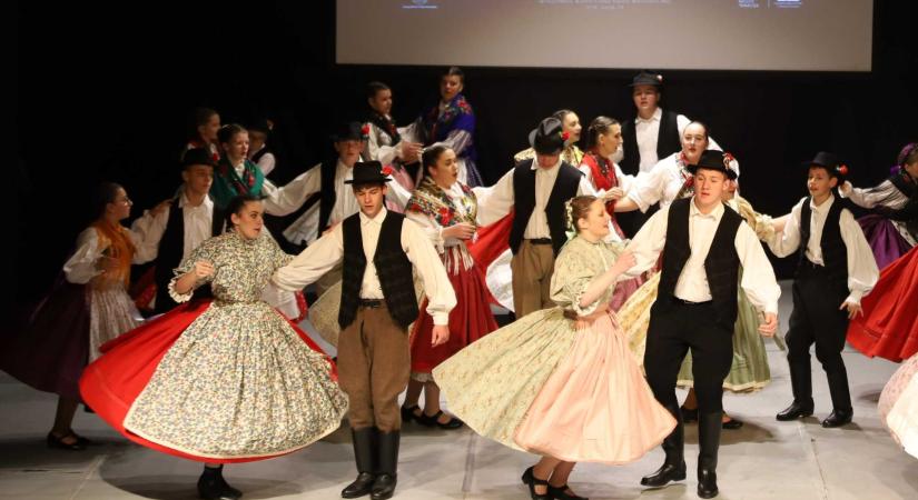 Előadások, kiállítások, oktatás – Ilyen volt 2025 a Gyergyószárhegyi Kulturális és Művészeti Központban