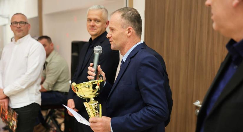 Az Év játékvezetőjének Visontán „meleg volt” az öltözőbe jutás