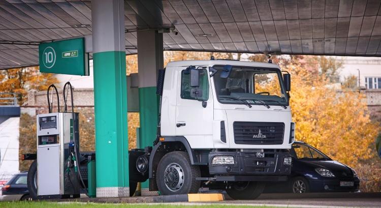 Ezúttal csak az egyik üzemanyag ára változik