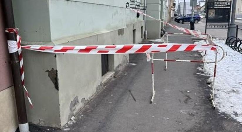 Átmenetileg lezárták az egyik szentgotthárdi járda egy szakaszát