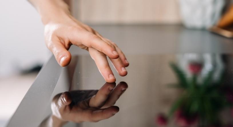 Így takaríthatod tükörfényűre az üvegkerámia főzőlapot 5 lépésben