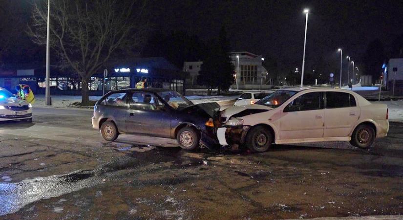 Frontális karambol Nagykanizsán - frissítve!