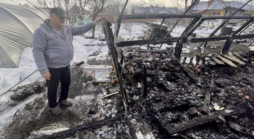 Katasztrófa: fél óra alatt vált hamuvá Csaba bácsi munkája Ásotthalmon (videó)
