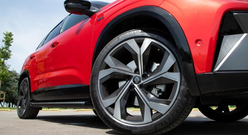 Kösz, franciák: egy autógyártó készít drónokat Ukrajnának