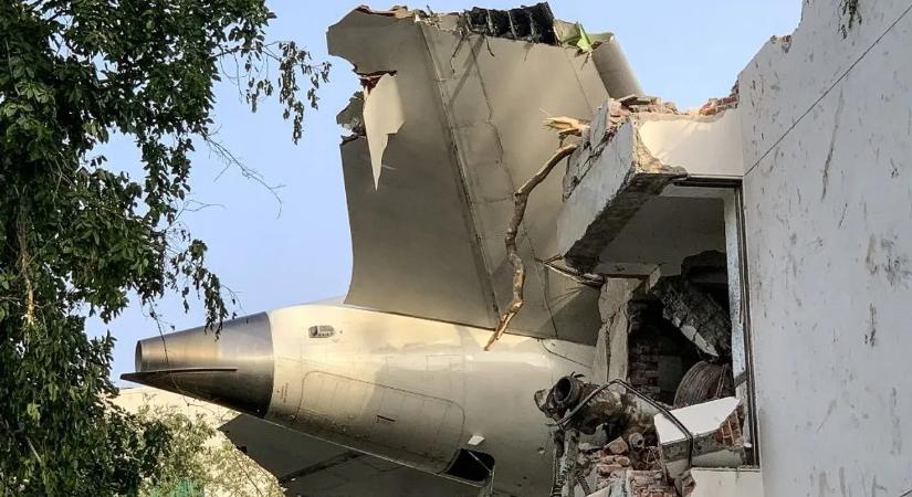 Mégsem hibázott a pilóta? Új információk borzolják a kedélyeket az Air India ügyében