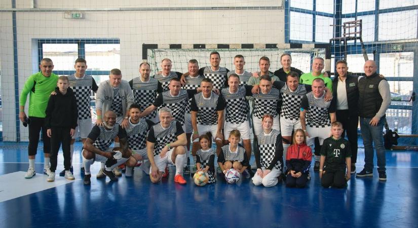 Világbajnoki ezüstérmes játékos mellett szerepeltek a pécsi legendák