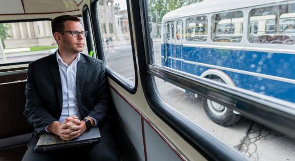 Vitézy: Ezer sebből vérzik az új KRESZ-tervezet