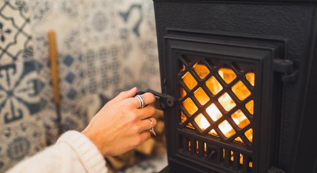 Nagy Márton: az energiaszolgáltatók profitjából fedeznék a rezsicsökkentés módosítását, Tisza: a kormány magára hagyja az embereket a hidegben