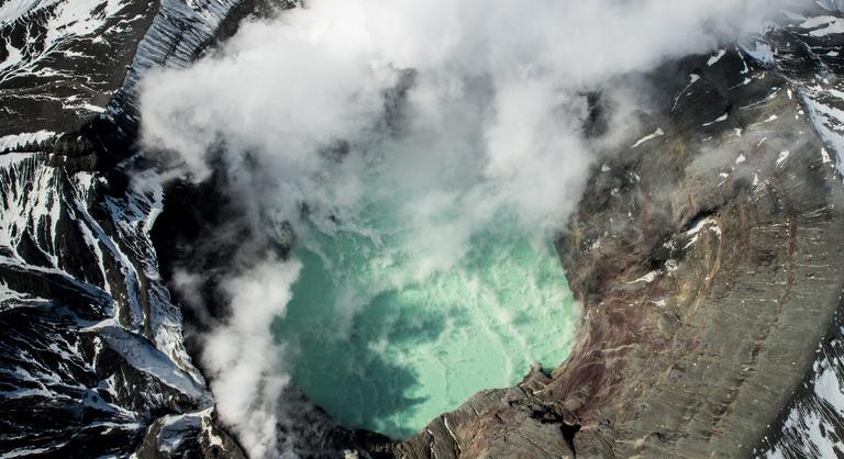 Eltűnt egy turistahelikopter Japán egyik legaktívabb vulkánja közelében