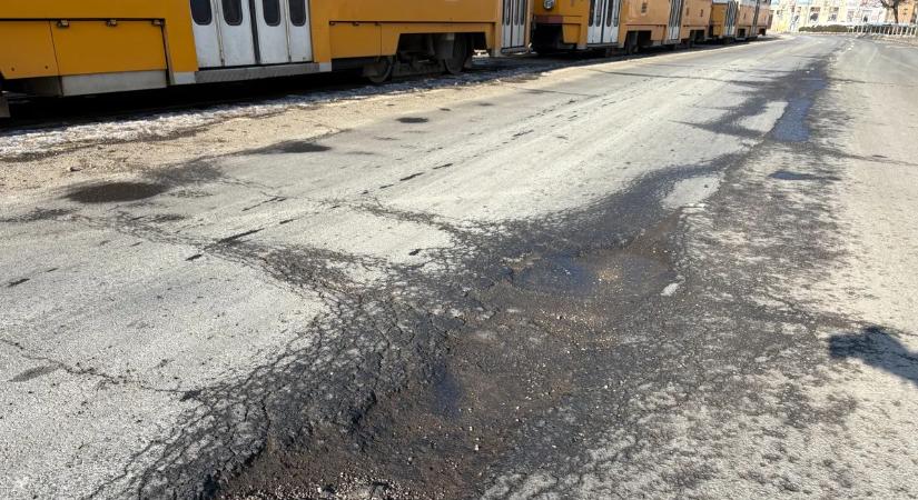 Szentkirályi Alexandra: fordítsuk a megmaradt 2,4 milliárdot útfelújításokra!